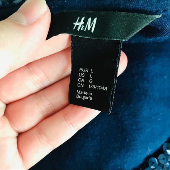 💙H&M NAVY SEQUIN SHORT SLEEVE SHIRT - Picture 2 of 3